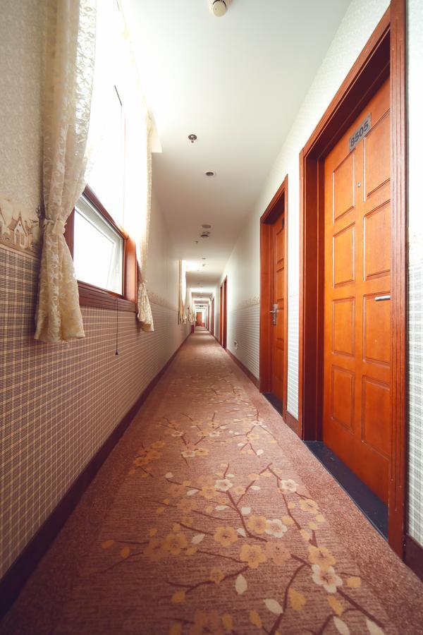 Nostalgia Hotel Beijing- Xidan Exterior photo